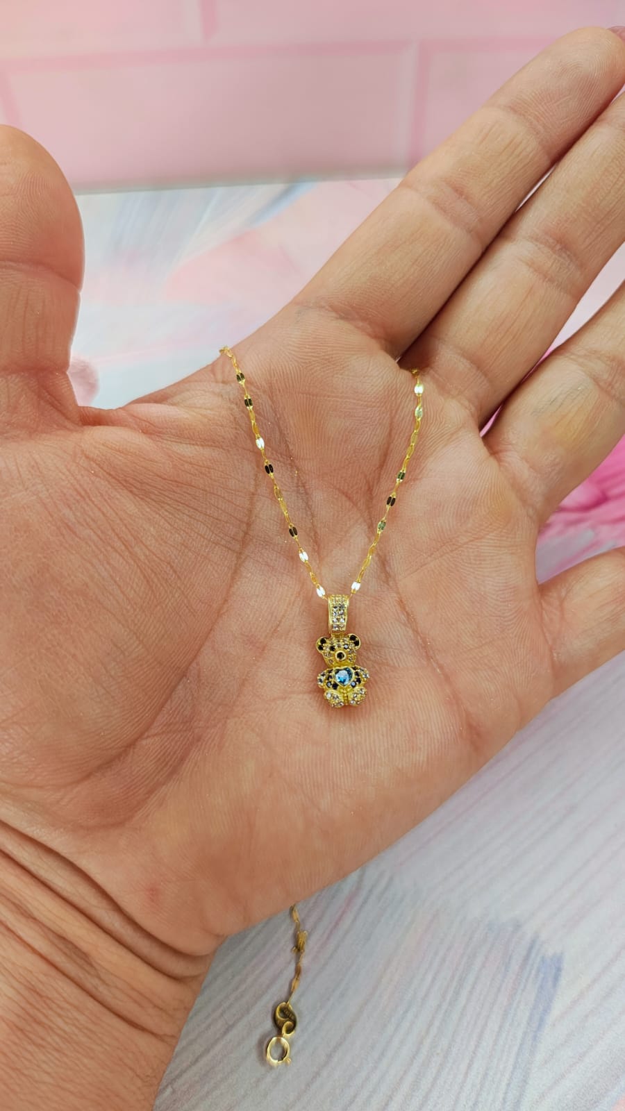 Gargantilla osito corazón blu en oro de 10k