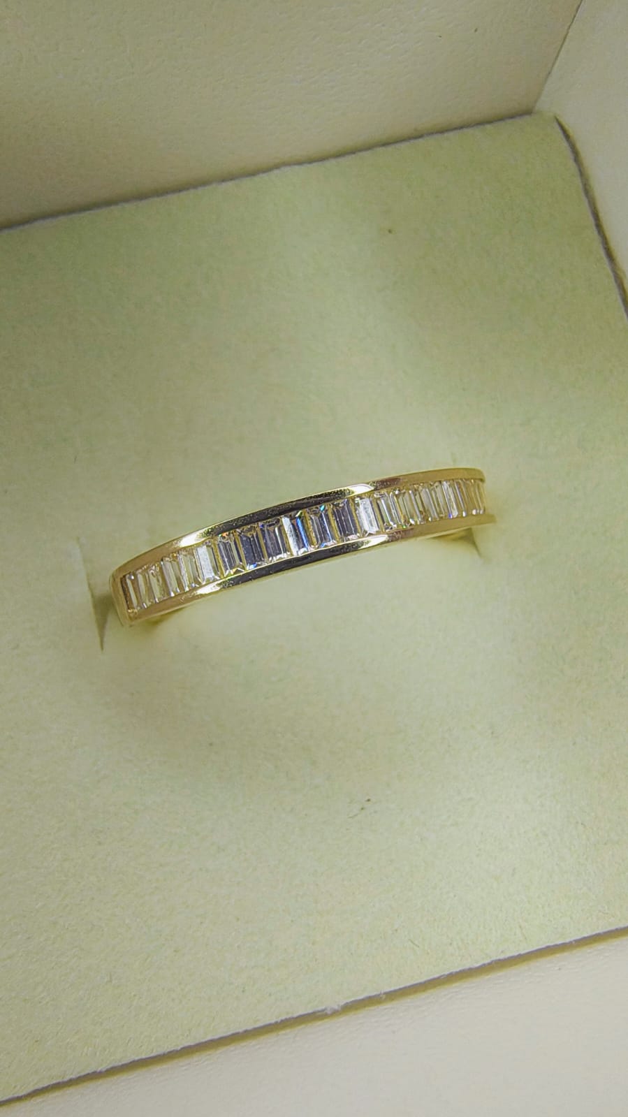 Anillo baguette vertical en Oro de 10k