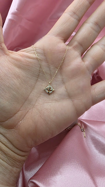 GARGANTILLA NUDO DE BRUJA MINI EN ORO DE 10K