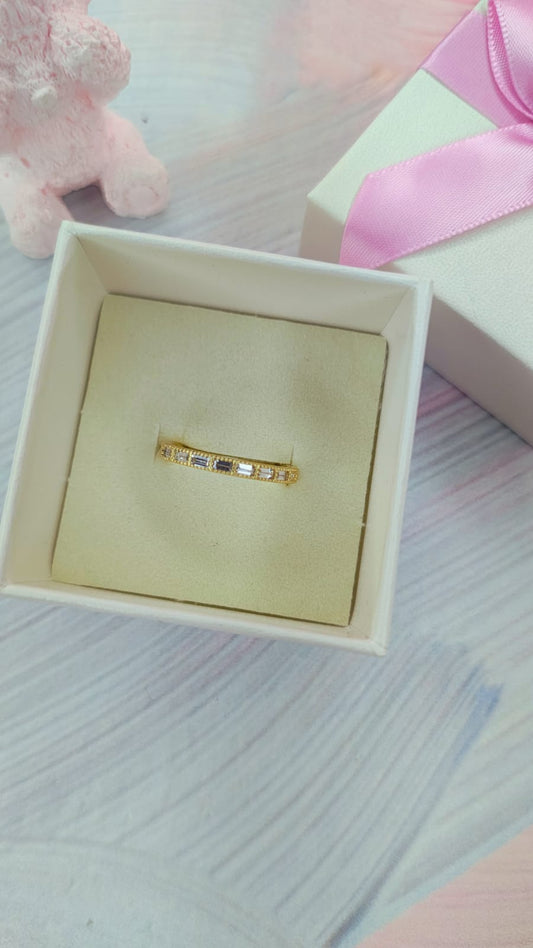 Anillo baguette horizontal en oro de 10k