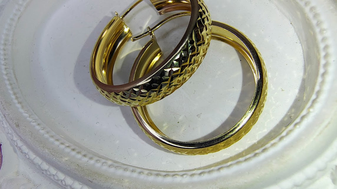 Arracada Diamantada Chinita 2.5 cm En Oro De 10k