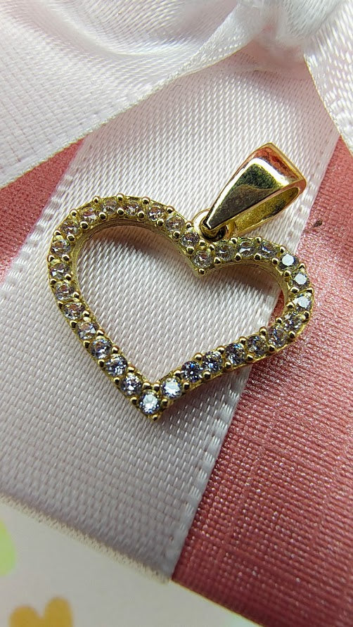 Dije corazón contorno piedras JD en Oro de 10k