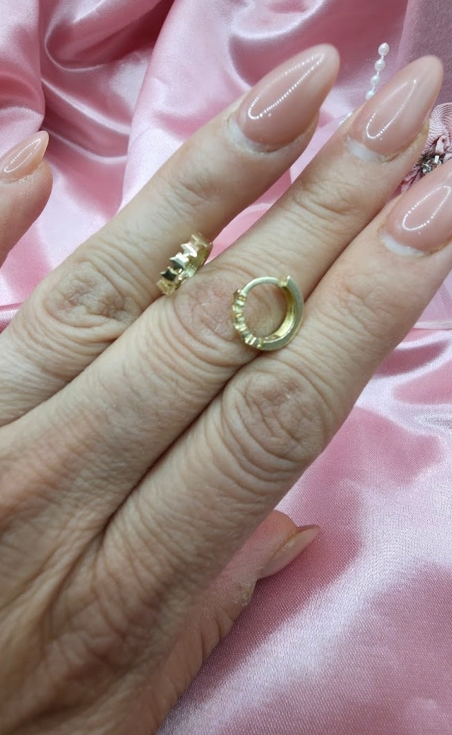 Huggies estrellas en oro de 10k