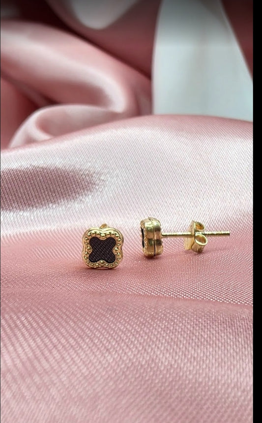 Aretes VC Negros  En Oro De 10k