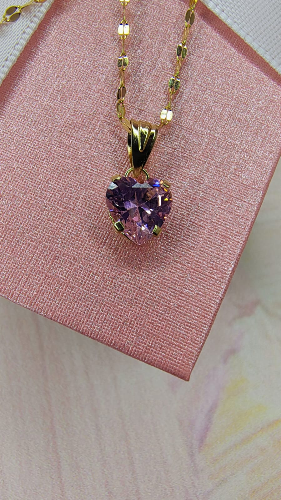 Gargantilla corazón uñas #7 en Oro e 10k