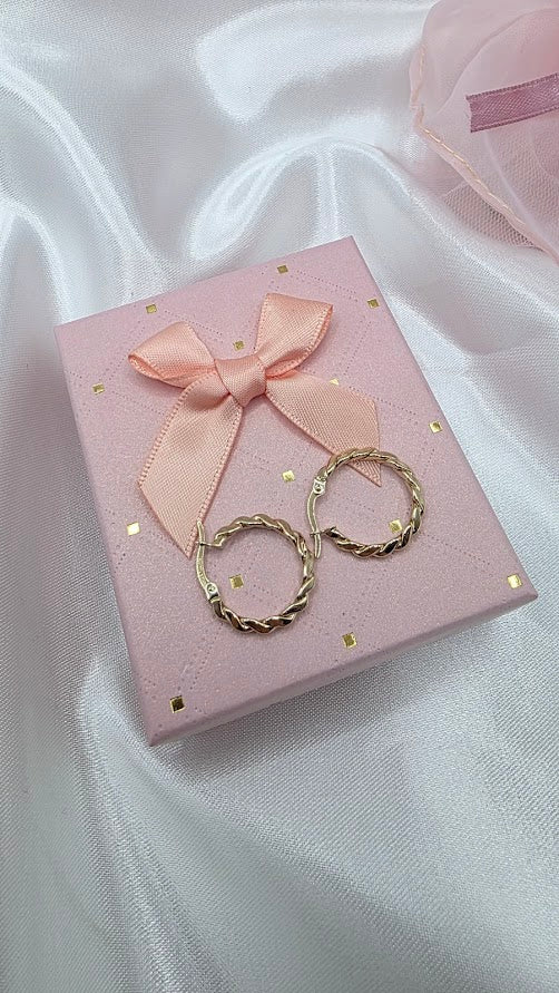 ARRACADAS TRENZADAS DE ORO 10K