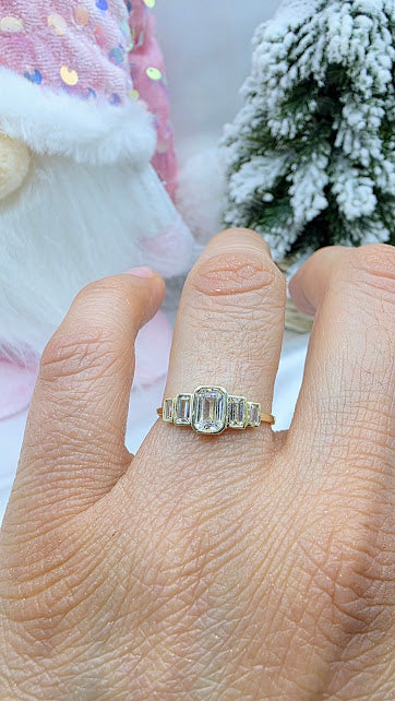 ANILLO PIEDRA ESCALONADA EN ORO DE 10K