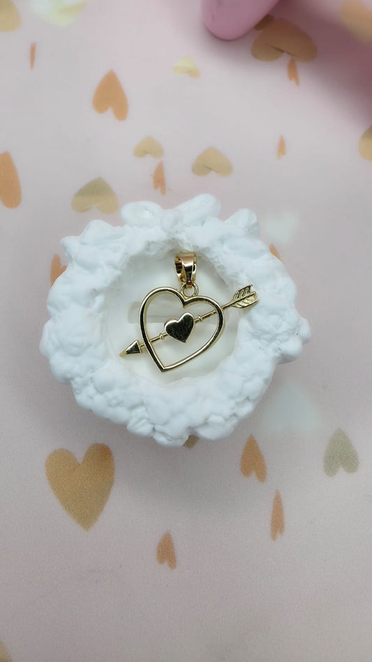 Dije corazon flechado  en Oro de 10k