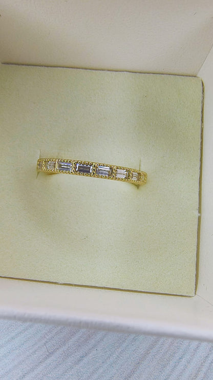 Anillo baguette horizontal en oro de 10k