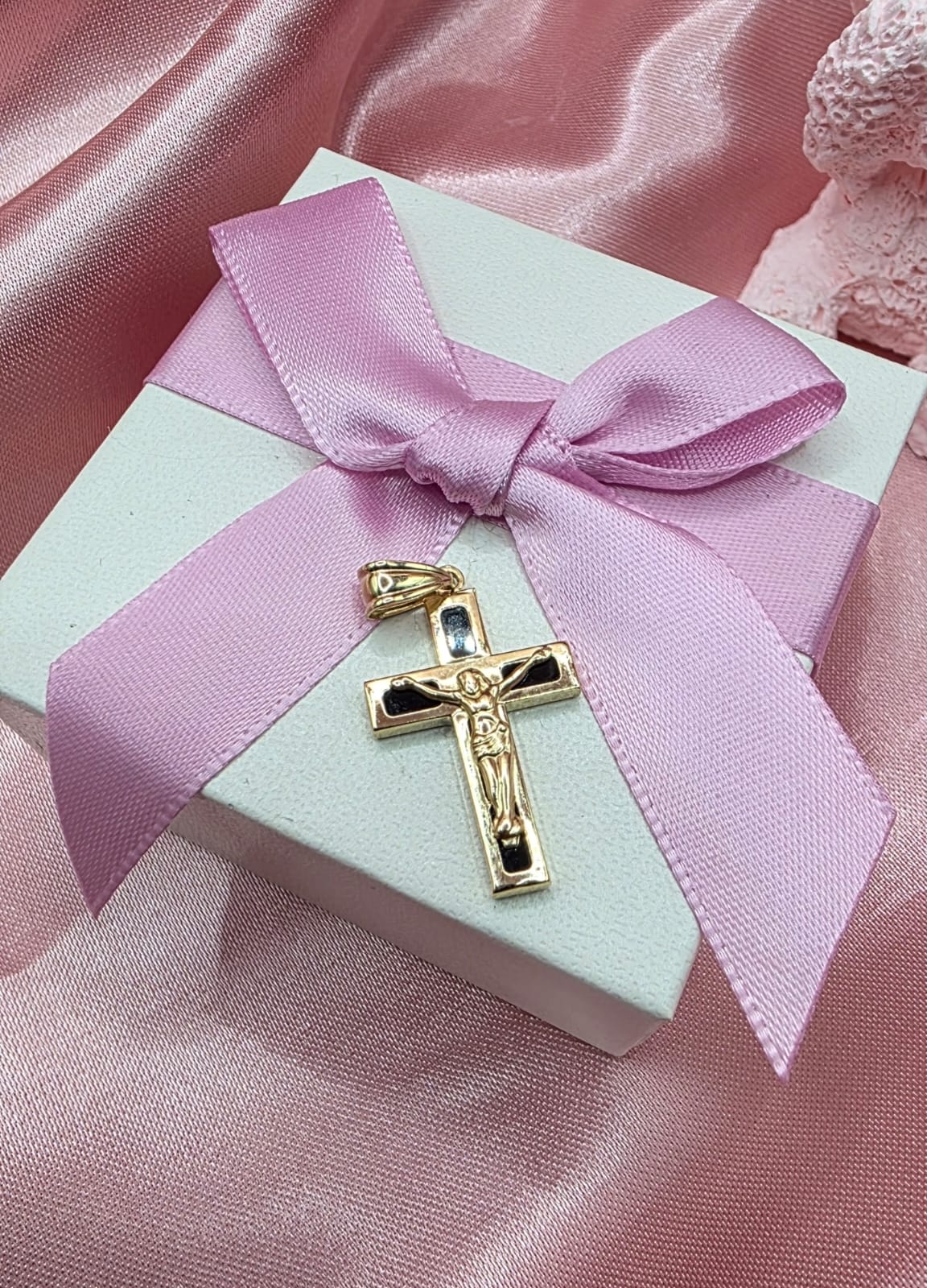 Dije Crucifijo Black grande en Oro de 10k